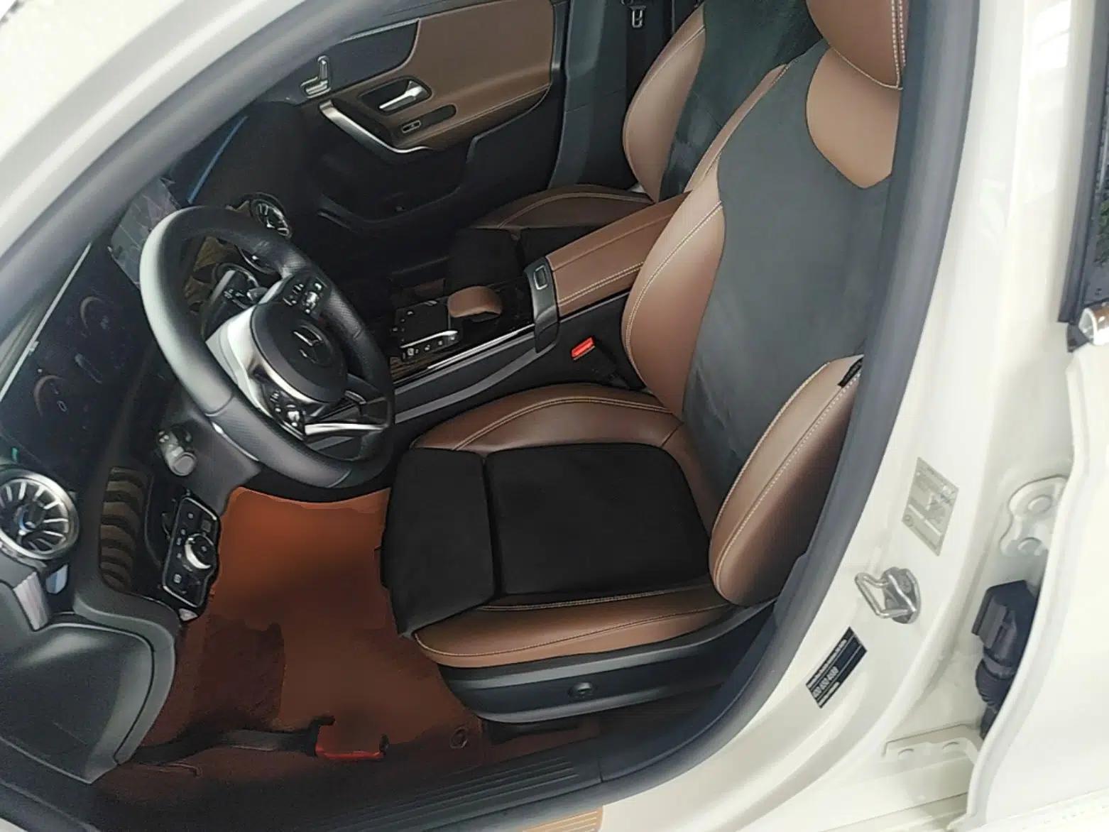 Mercedes-Benz A-Class 2021 A 200 L Sport Sedan Fashion Model — миниатюра 17