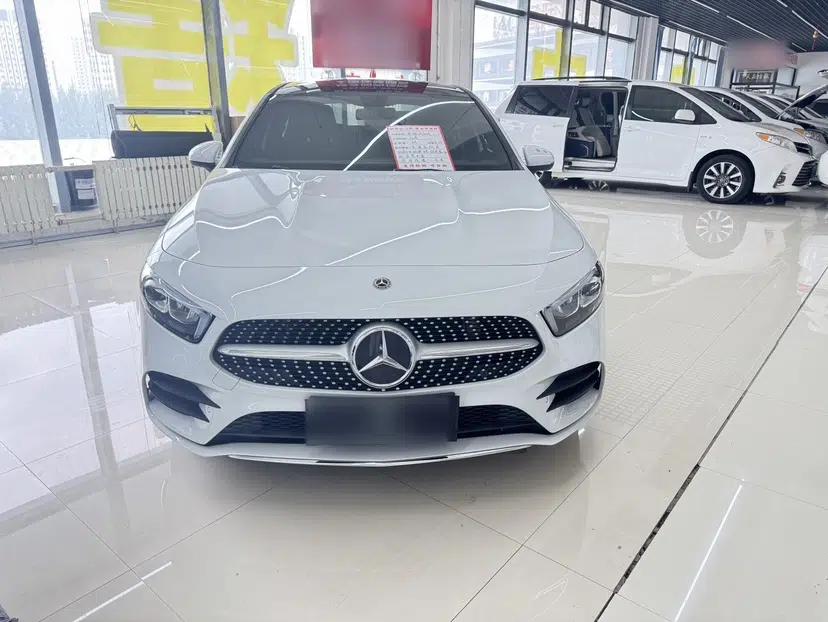 Mercedes-Benz A-Class 2020 A 200 L Sport Sedan — миниатюра 2