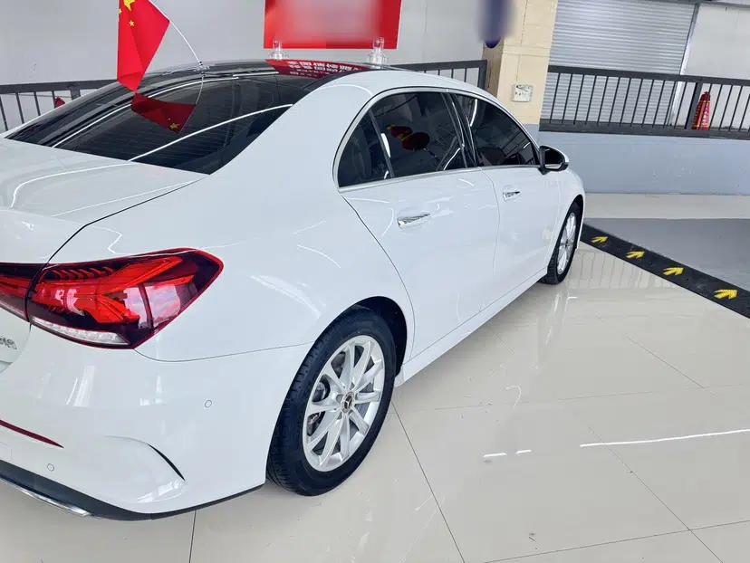 Mercedes-Benz A-Class 2020 A 200 L Sport Sedan — миниатюра 6