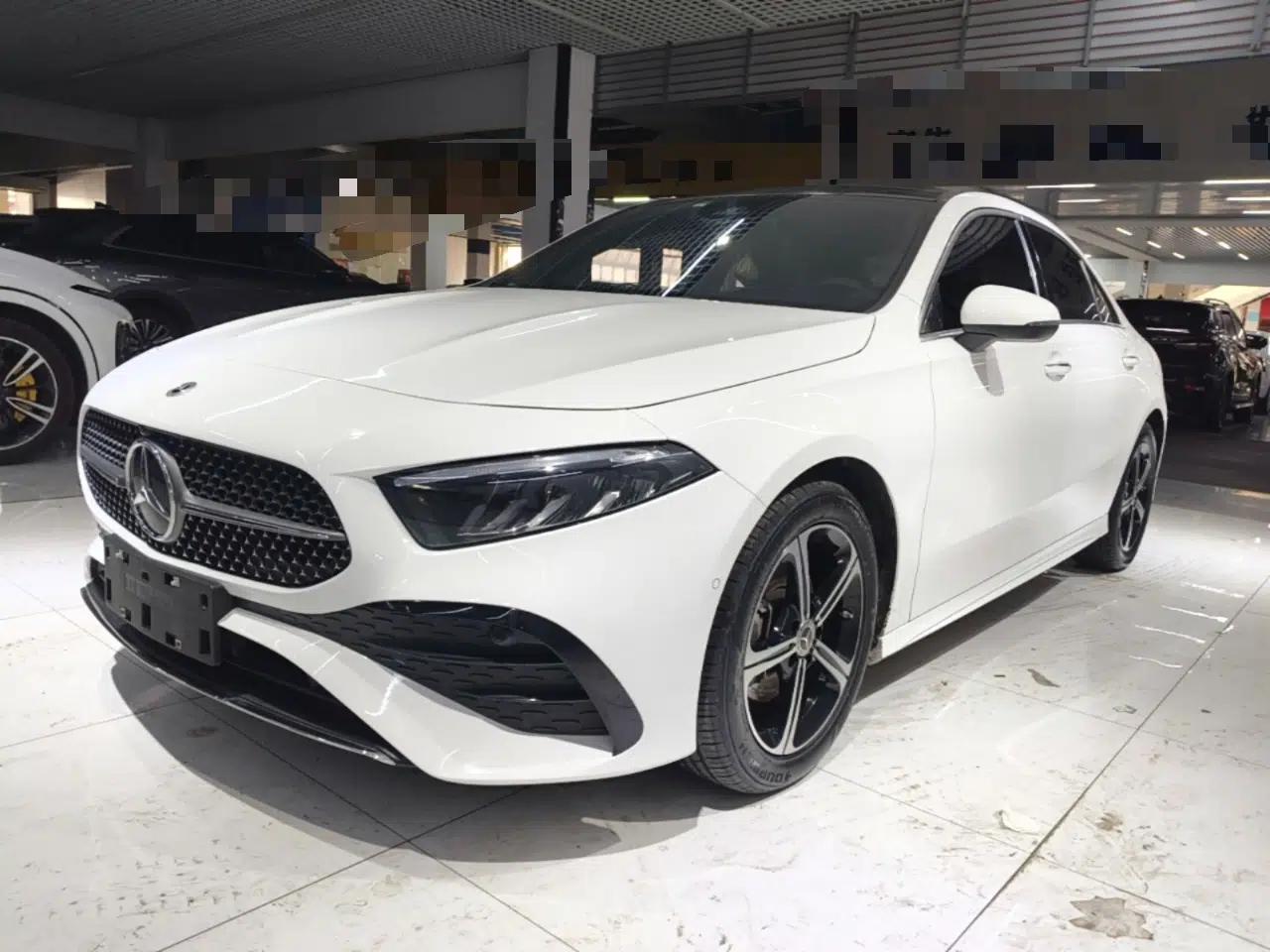 Mercedes-Benz A-Class 2023 A 200 L Fashion Model — миниатюра 1
