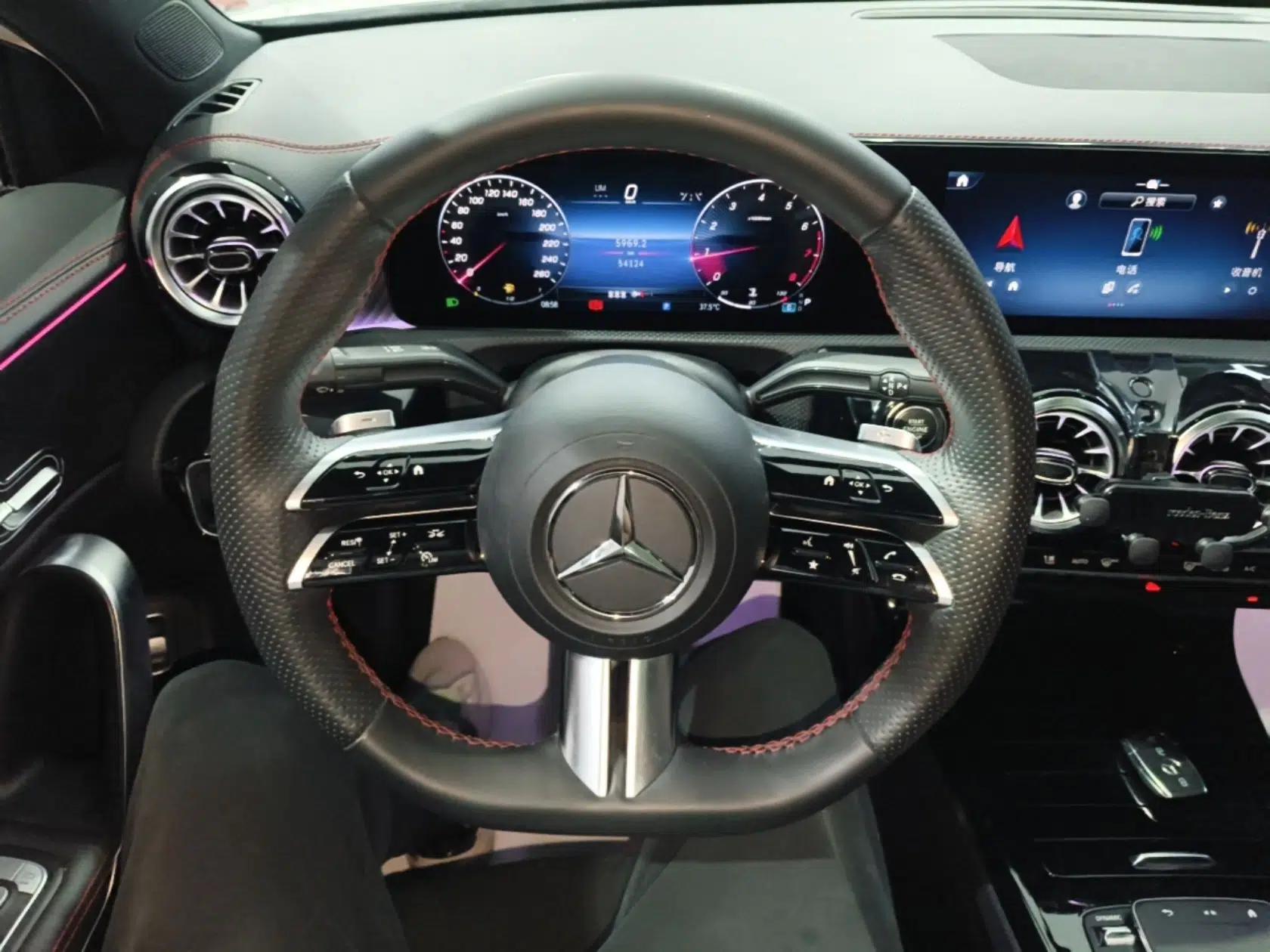 Mercedes-Benz A-Class 2023 A 200 L Fashion Model — миниатюра 13