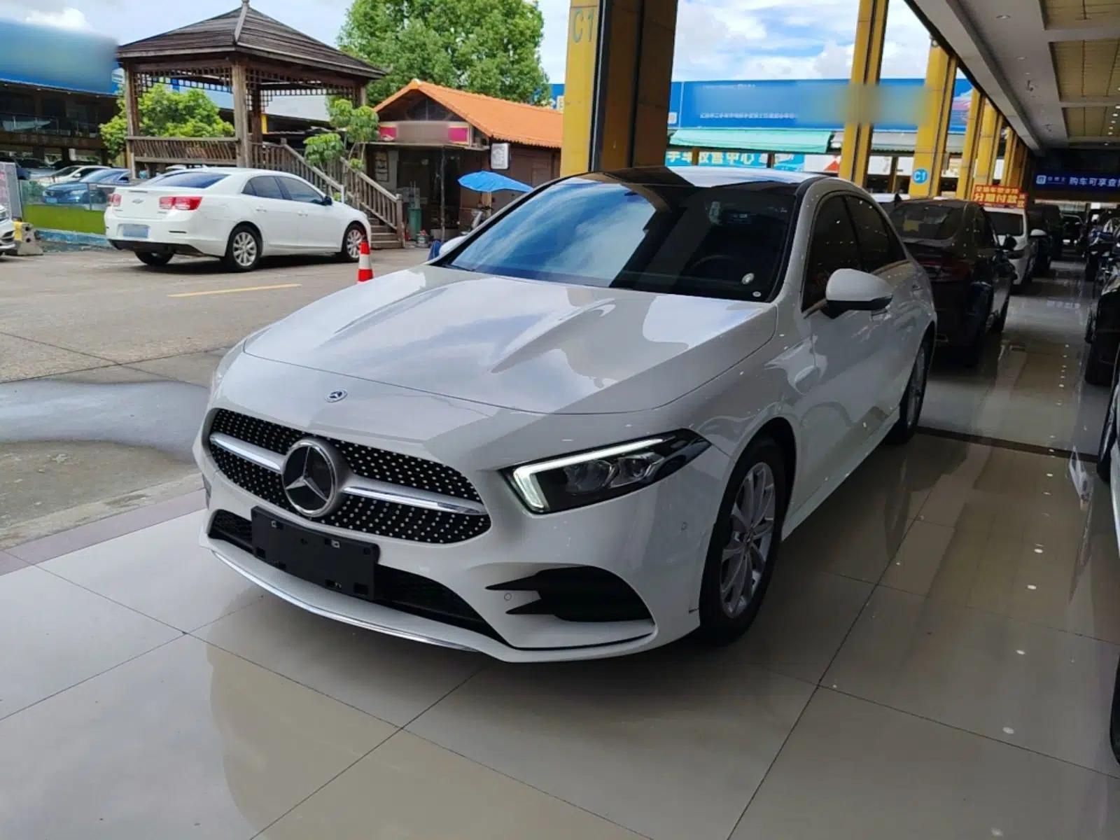 Mercedes-Benz A-Class 2022 Restyled A 200 L Sport Sedan Fashion Version — миниатюра 1