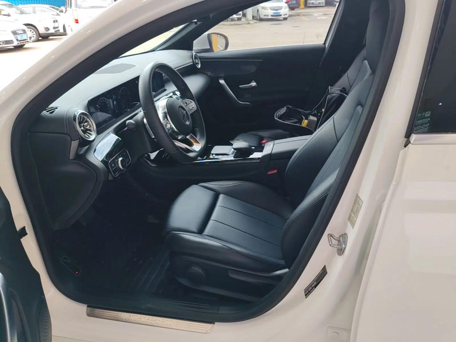 Mercedes-Benz A-Class 2022 Restyled A 200 L Sport Sedan Fashion Version — миниатюра 17