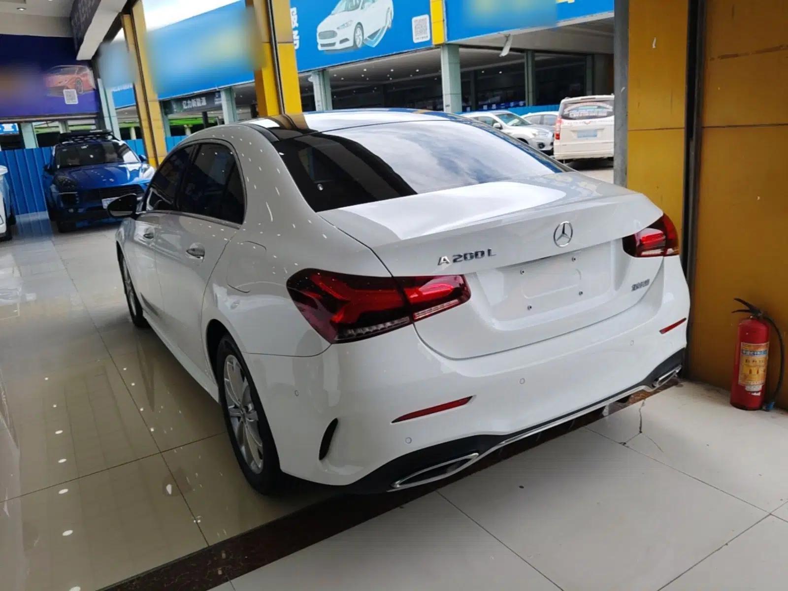 Mercedes-Benz A-Class 2022 Restyled A 200 L Sport Sedan Fashion Version — миниатюра 4