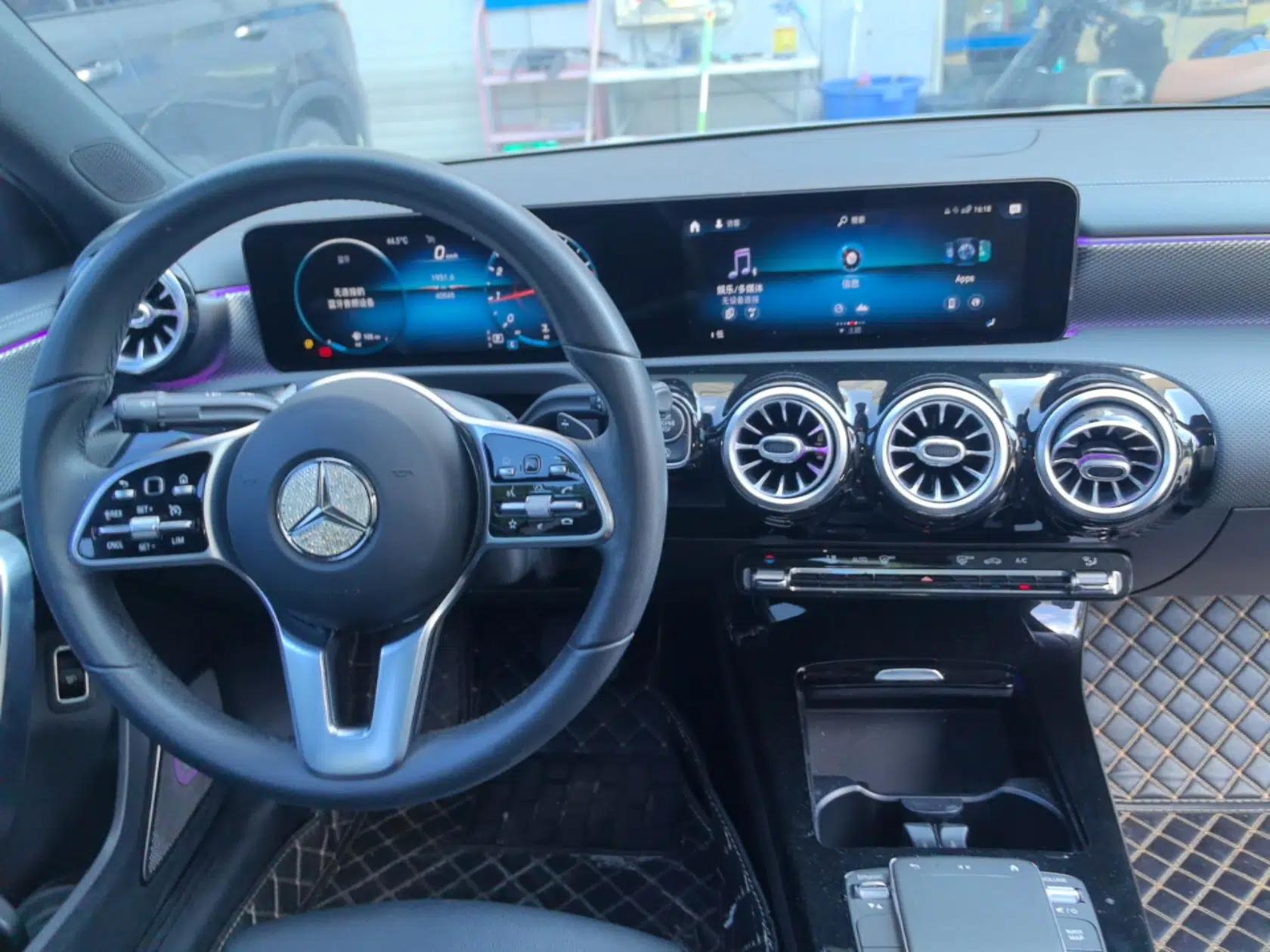 Mercedes-Benz A-Class 2022 A 180 L Sport Sedan — миниатюра 17