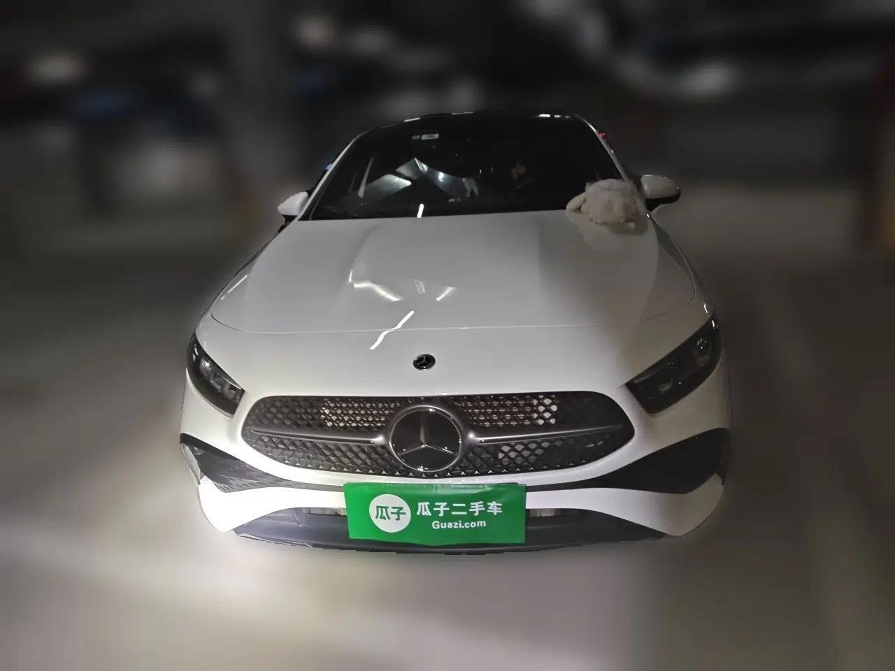 Mercedes-Benz A-Class 2023 A 200 L Fashion Model — миниатюра 2