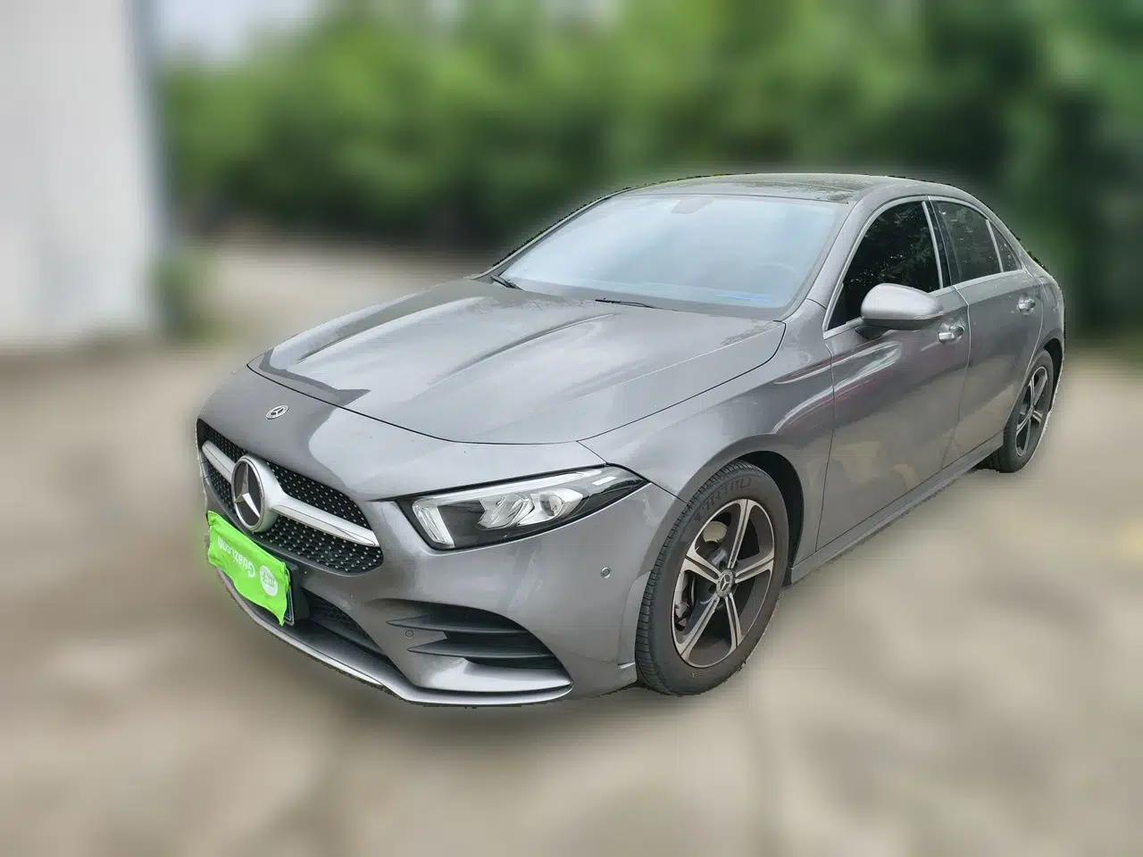 Mercedes-Benz A-Class 2022 Second Facelift A 200 L Sport Sedan Fashion Version — миниатюра 1