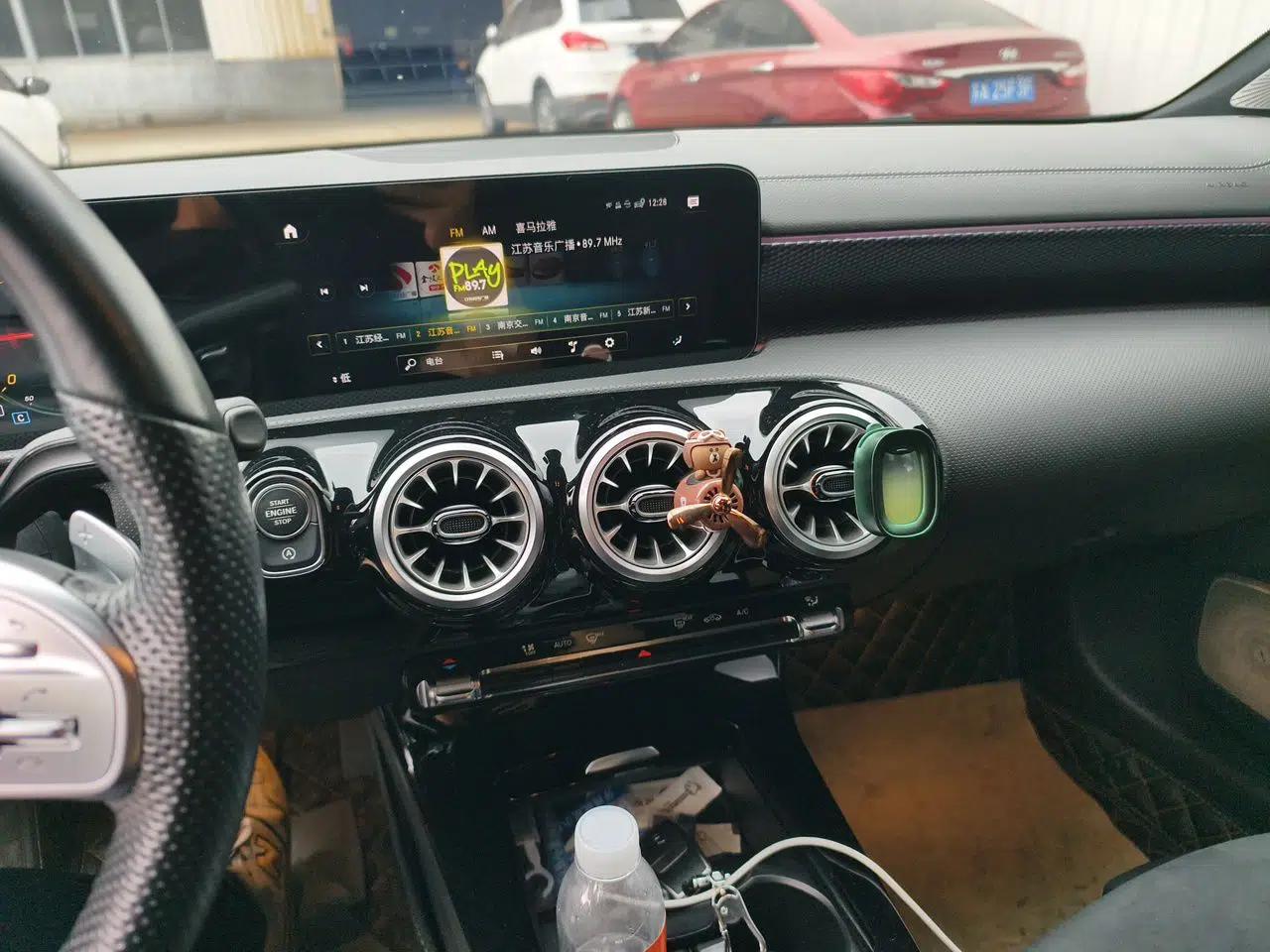Mercedes-Benz A-Class 2022 Second Facelift A 200 L Sport Sedan Fashion Version — миниатюра 13