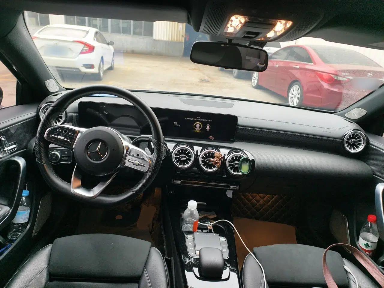 Mercedes-Benz A-Class 2022 Second Facelift A 200 L Sport Sedan Fashion Version — миниатюра 9