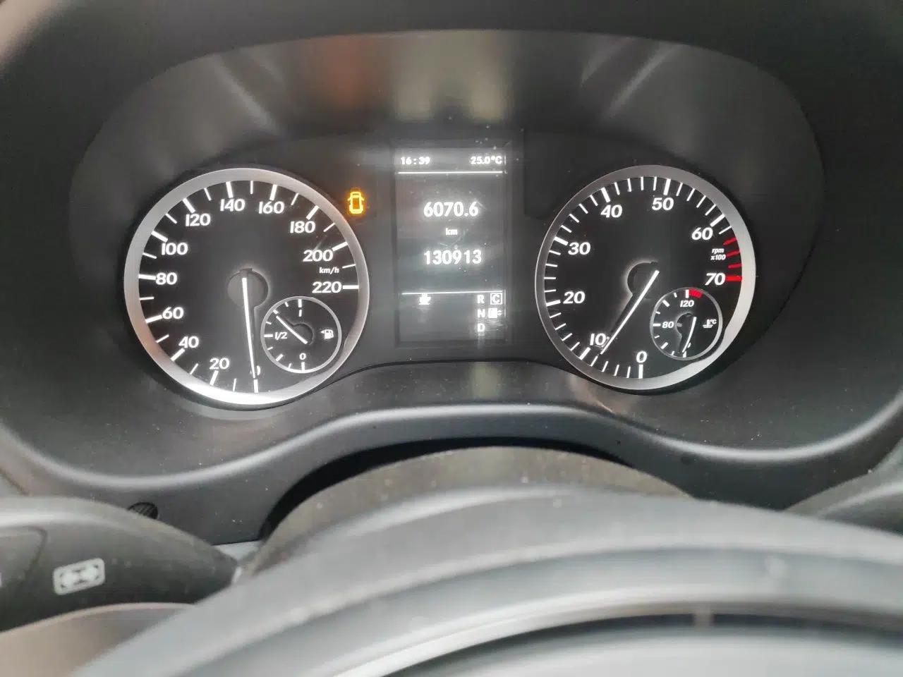 Mercedes-Benz Vito 2018 2.0T Business Version China V Emission Standard — миниатюра 12