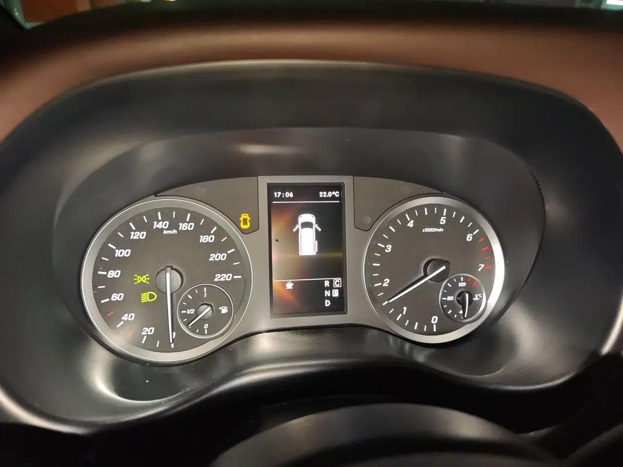 Mercedes-Benz Vito 2023 2.0T Elite Version 7 Seats — миниатюра 11