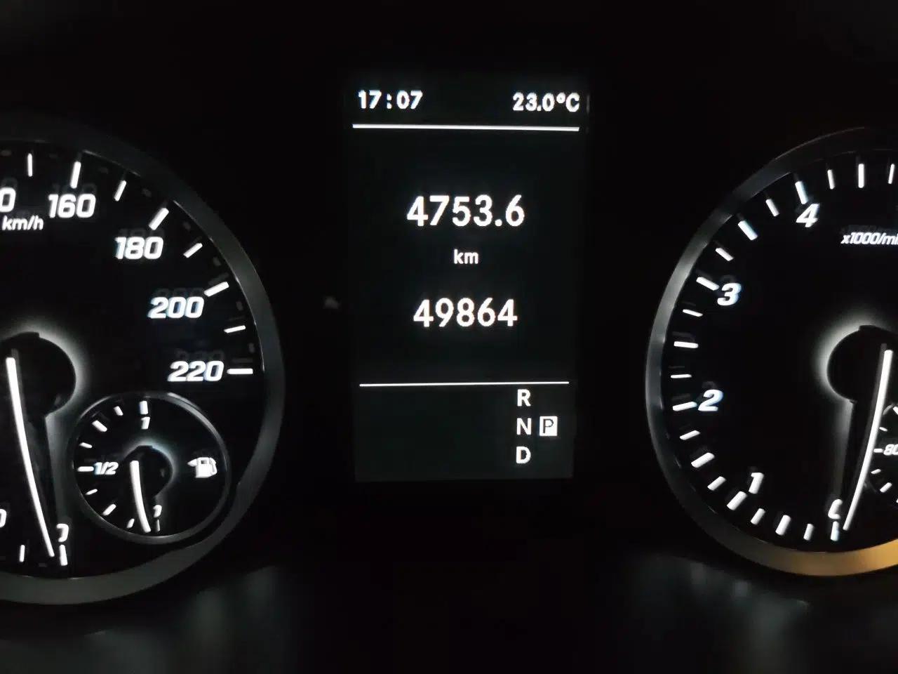 Mercedes-Benz Vito 2023 2.0T Elite Version 7 Seats — миниатюра 12