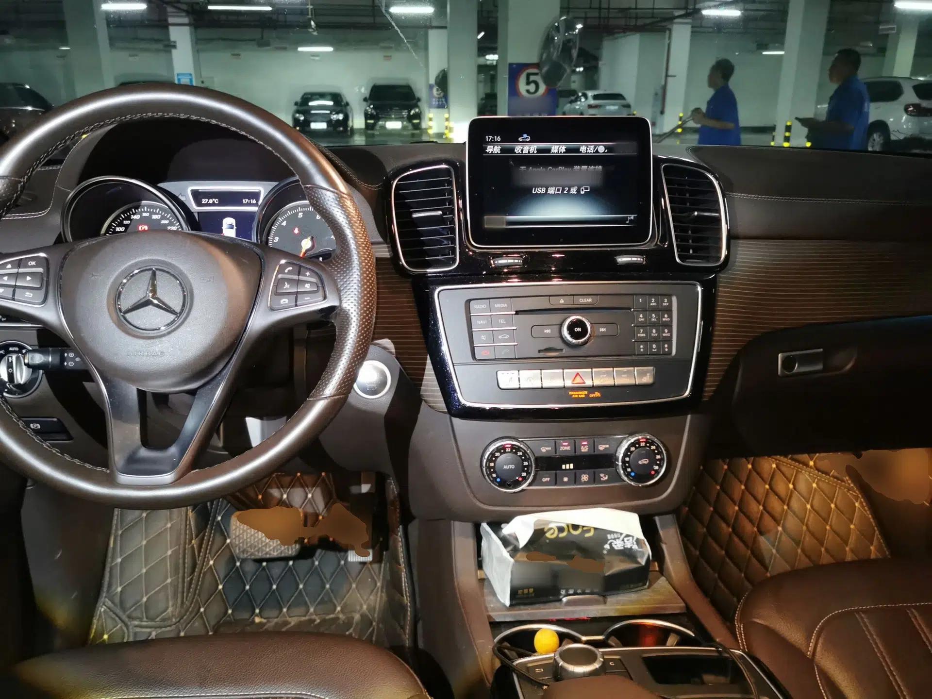 Mercedes-Benz GLE 2018 GLE 320 4MATIC Dynamic Edition Collector's Edition — миниатюра 9