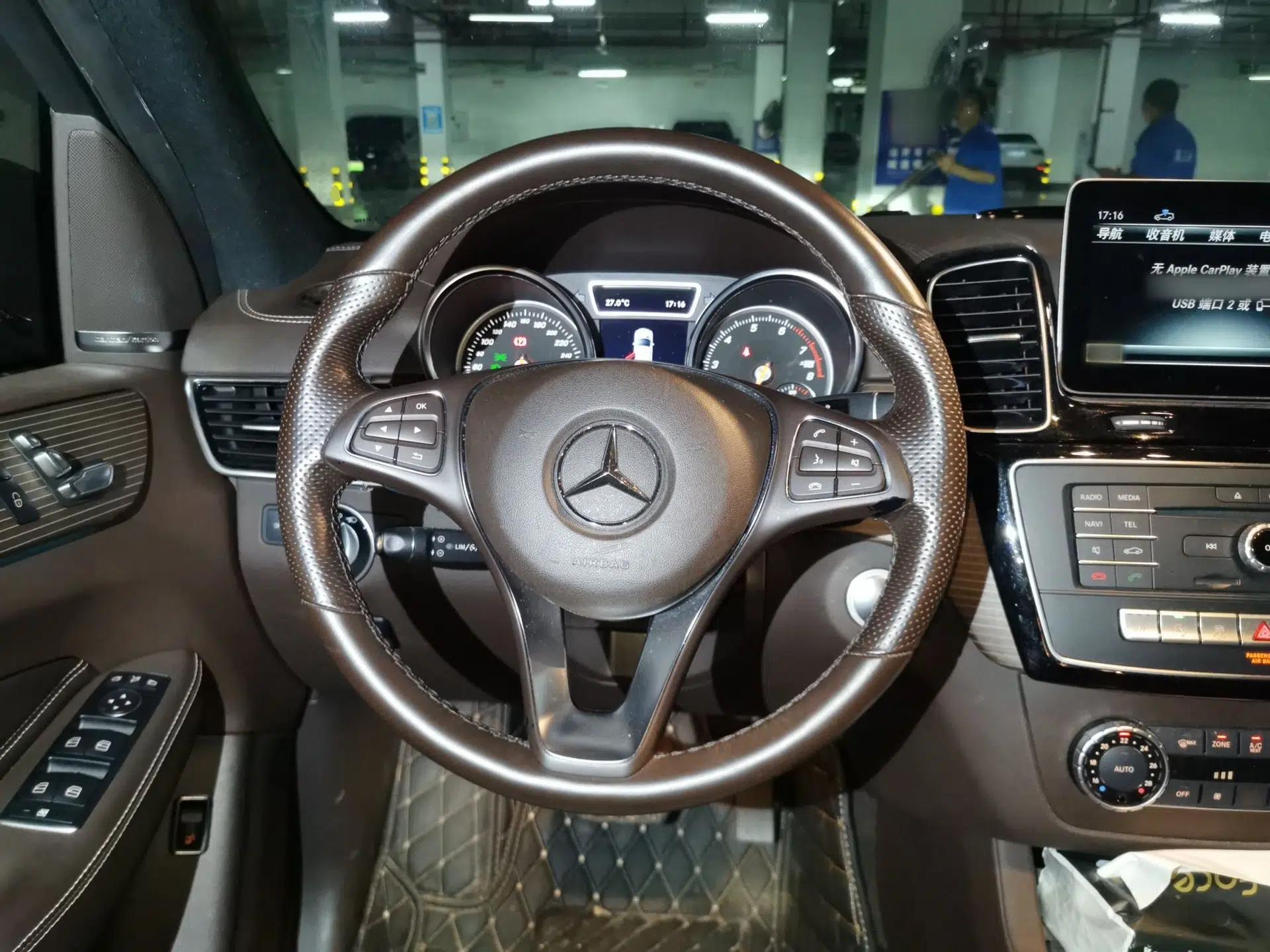 Mercedes-Benz GLE 2018 GLE 320 4MATIC Dynamic Edition Collector's Edition — миниатюра 10