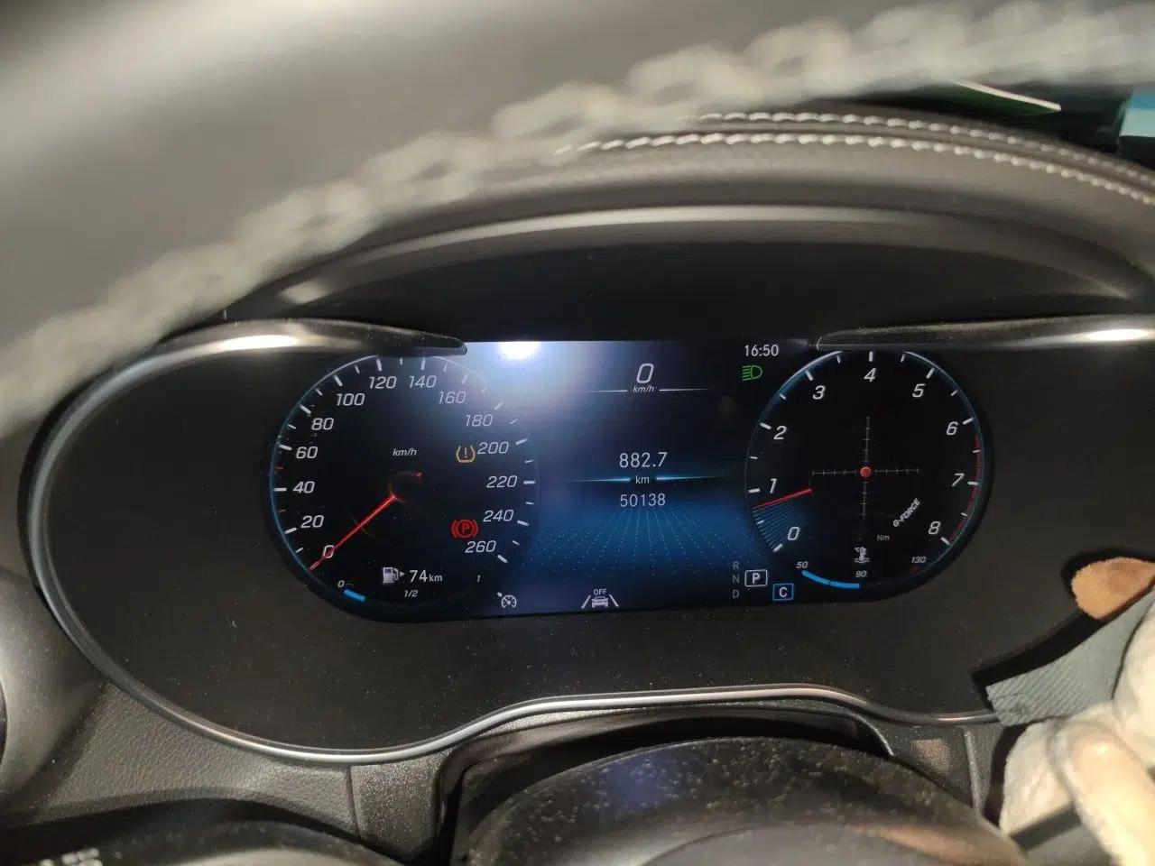 Mercedes-Benz GLC Coupe 2022 Refreshed GLC 300 4MATIC Coupe SUV — миниатюра 11