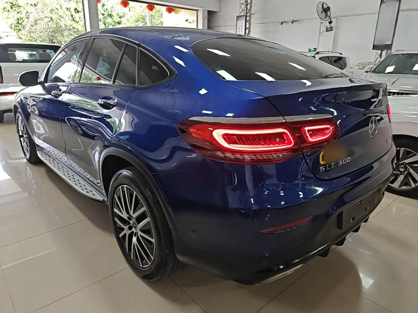 Mercedes-Benz GLC Coupe 2020 GLC 300 4MATIC Coupe SUV — миниатюра 4