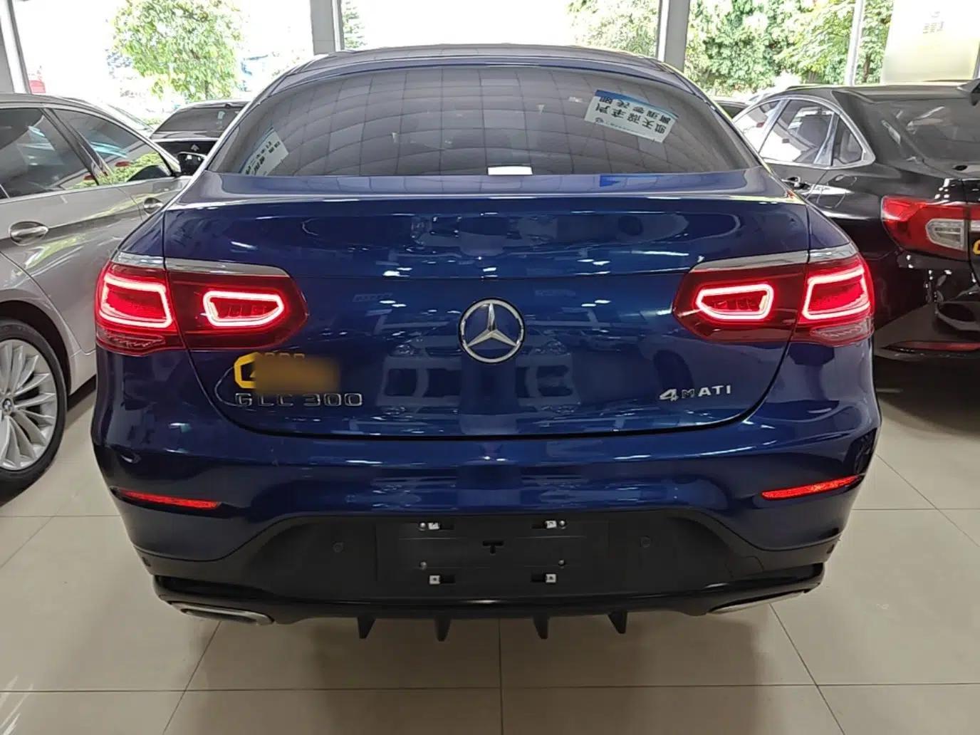 Mercedes-Benz GLC Coupe 2020 GLC 300 4MATIC Coupe SUV — миниатюра 5