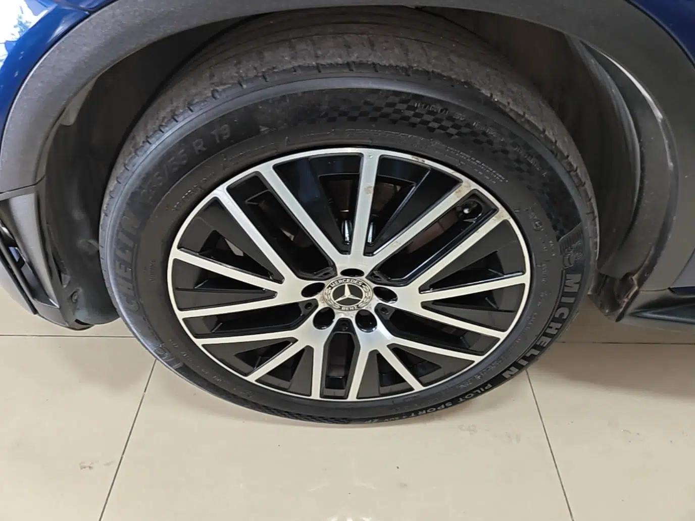 Mercedes-Benz GLC Coupe 2020 GLC 300 4MATIC Coupe SUV — миниатюра 10