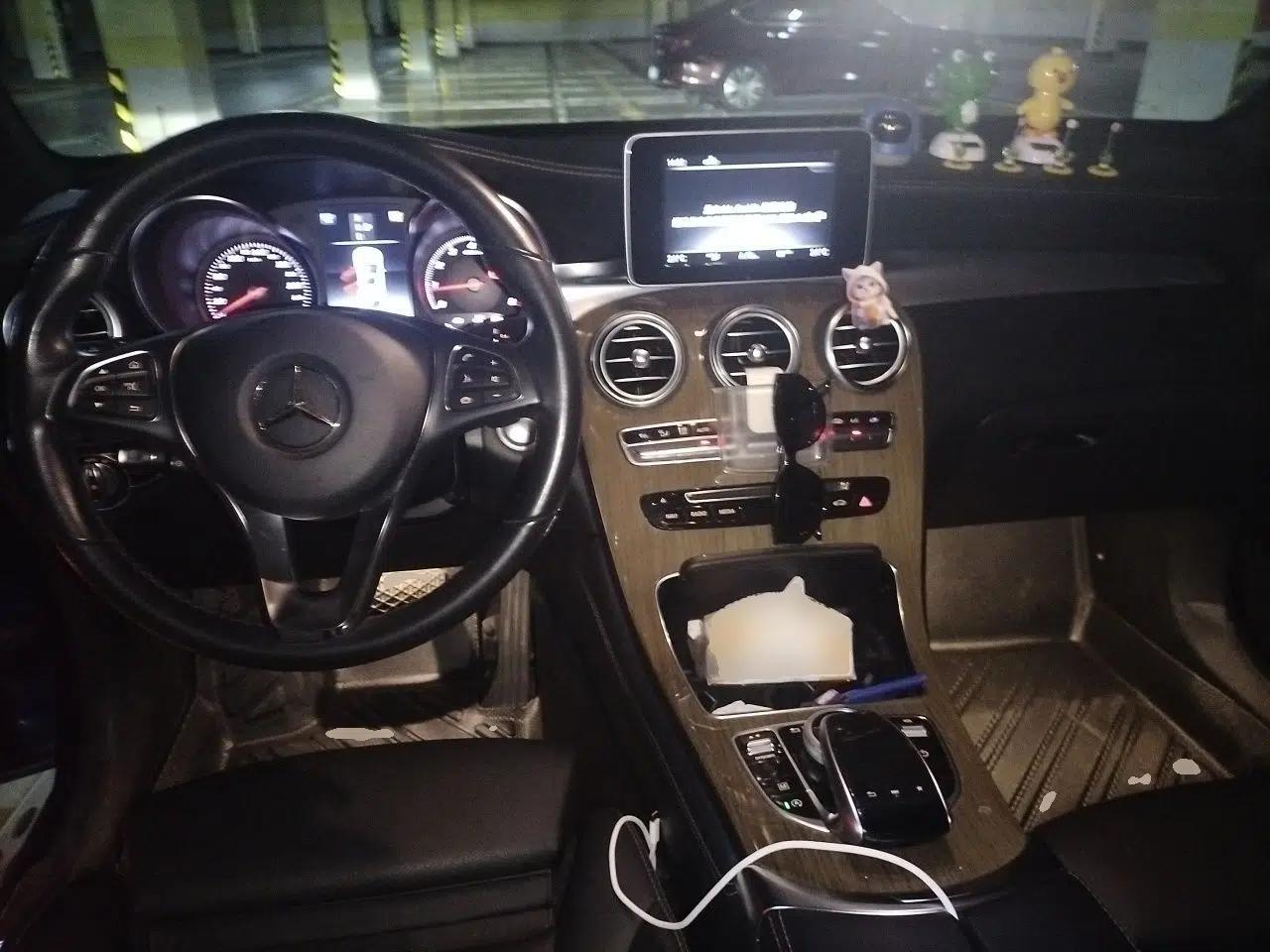 Mercedes-Benz GLC Coupe 2019 GLC 260 4MATIC Coupe SUV — миниатюра 9