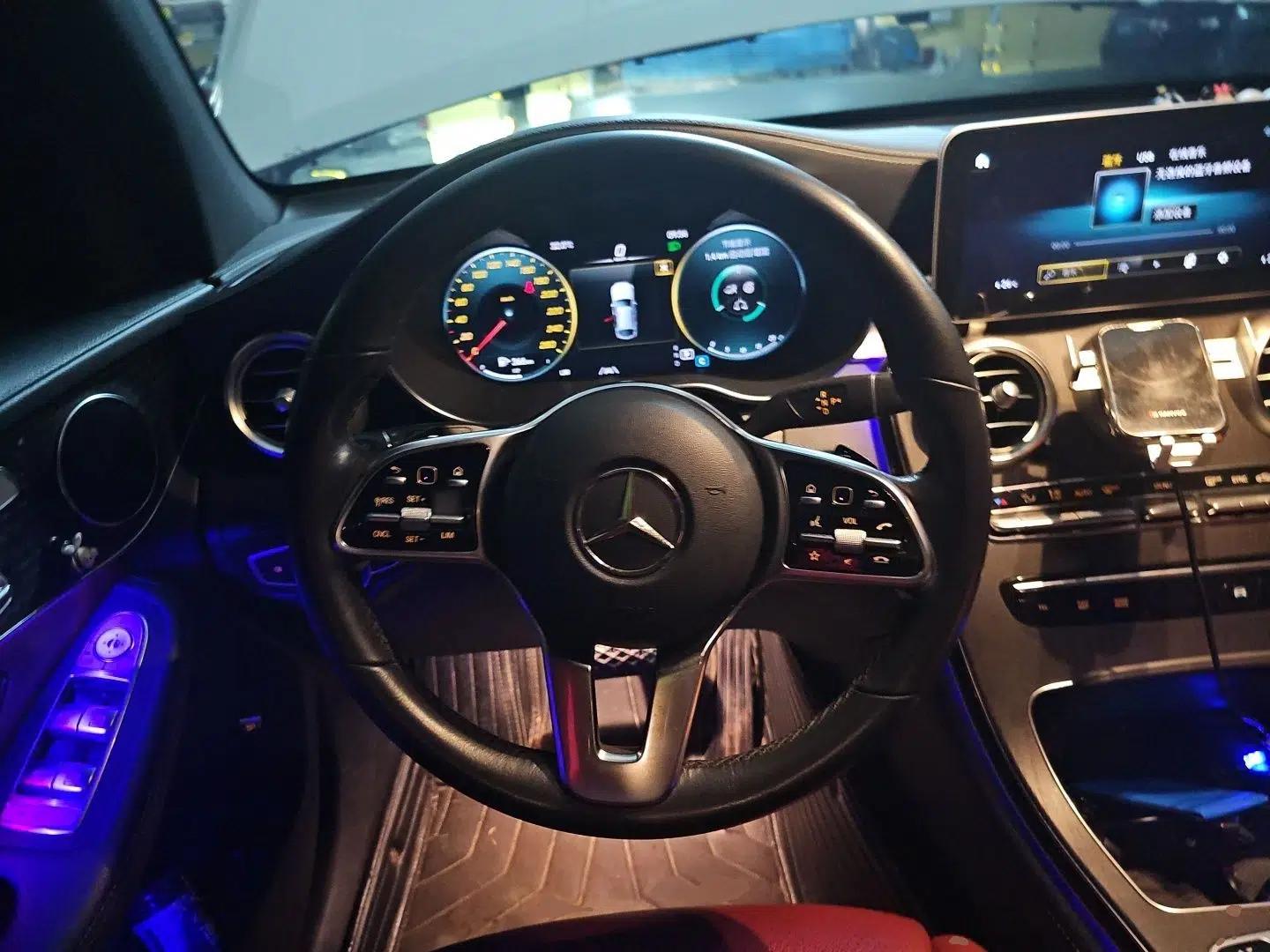 Mercedes-Benz GLC Coupe 2020 GLC 300 4MATIC Coupe SUV — миниатюра 10