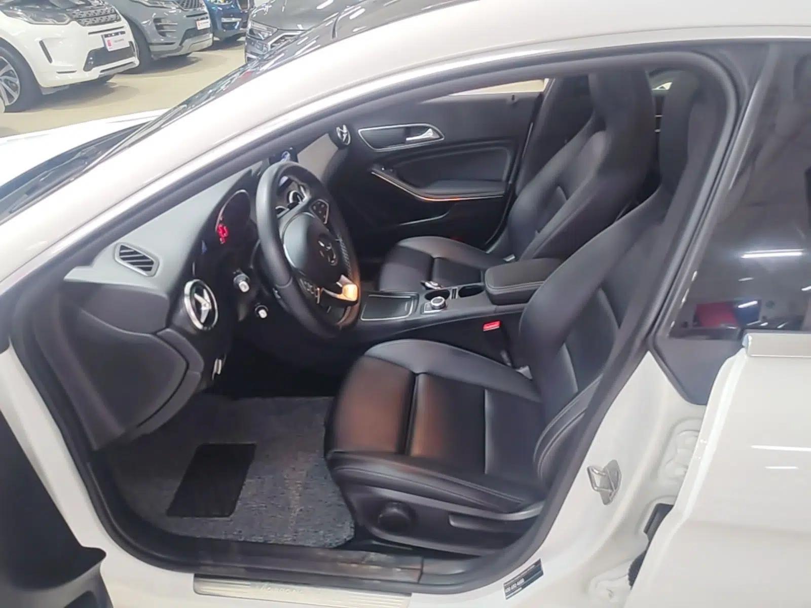Mercedes-Benz CLA 2018 CLA 200 Sport Edition — миниатюра 17