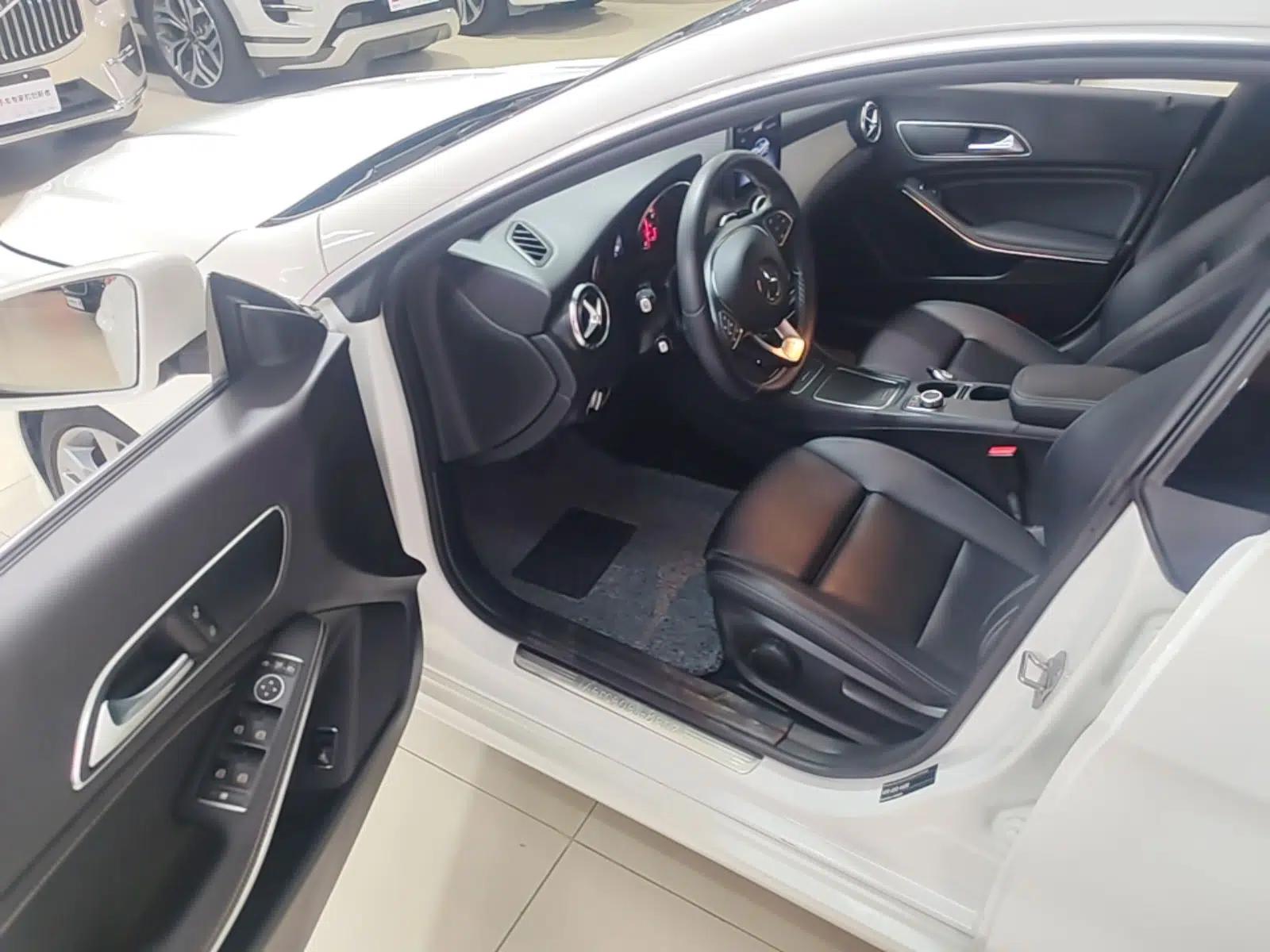 Mercedes-Benz CLA 2018 CLA 200 Sport Edition — миниатюра 18