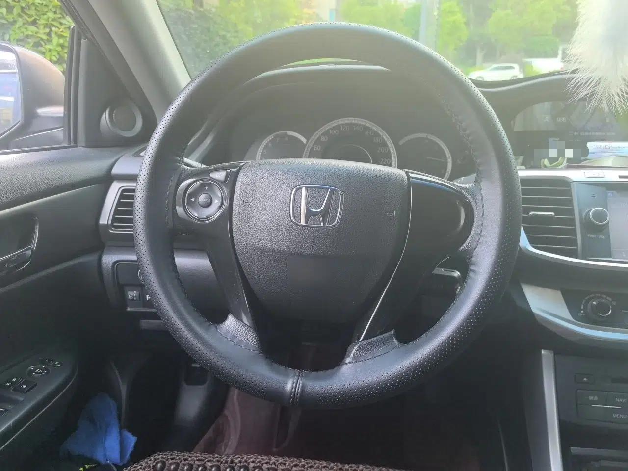 Honda Accord 2014 2.0L LX Comfort Edition — миниатюра 10