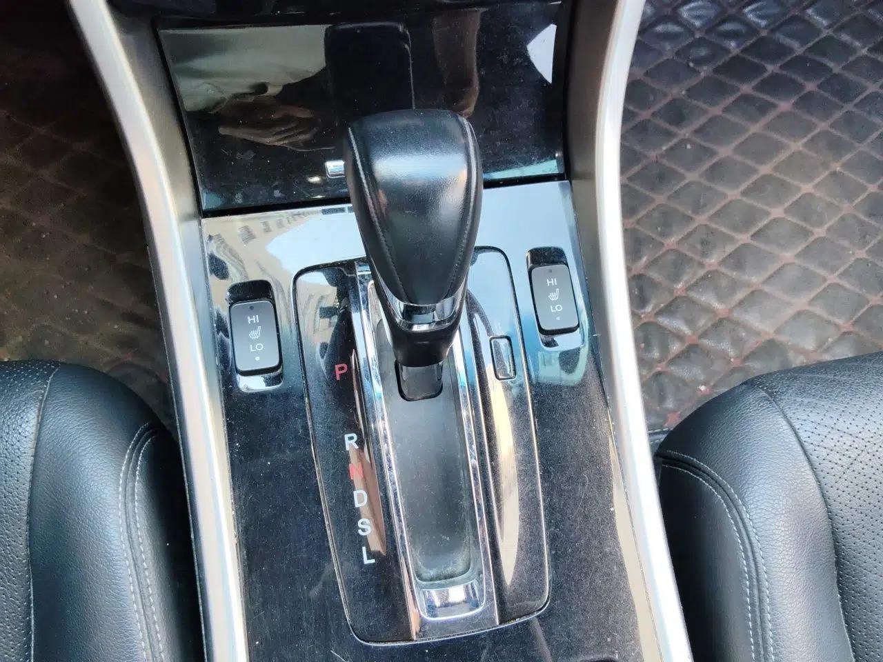 Honda Accord 2016 2.0L Elite Edition — миниатюра 14