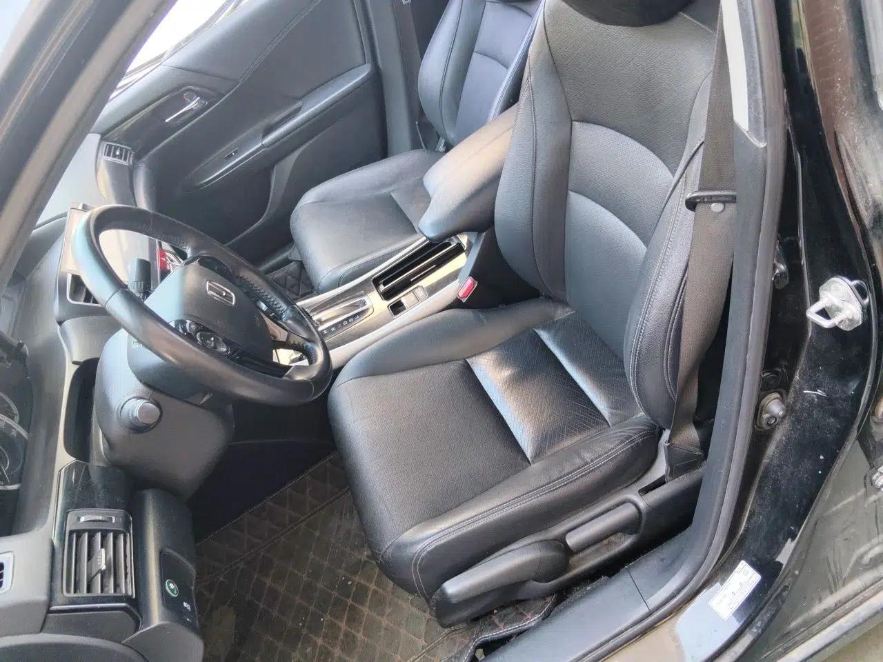 Honda Accord 2016 2.0L Elite Edition — миниатюра 15