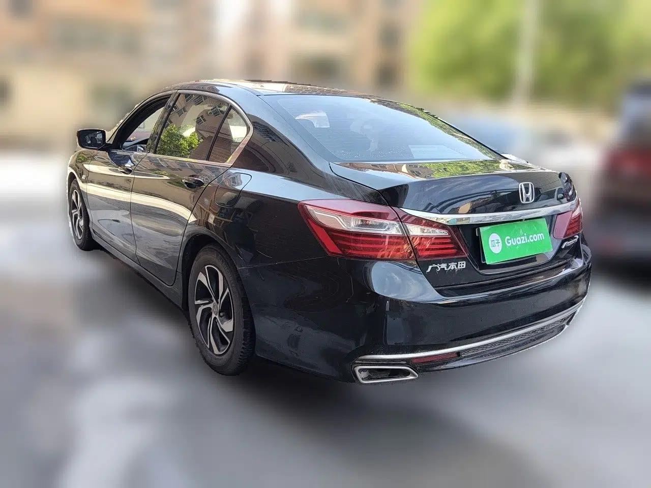 Honda Accord 2016 2.0L Elite Edition — миниатюра 4