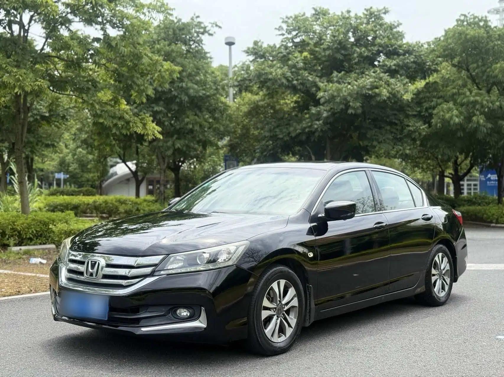 Honda Accord 2015 2.0L LX Comfort Edition — миниатюра 1