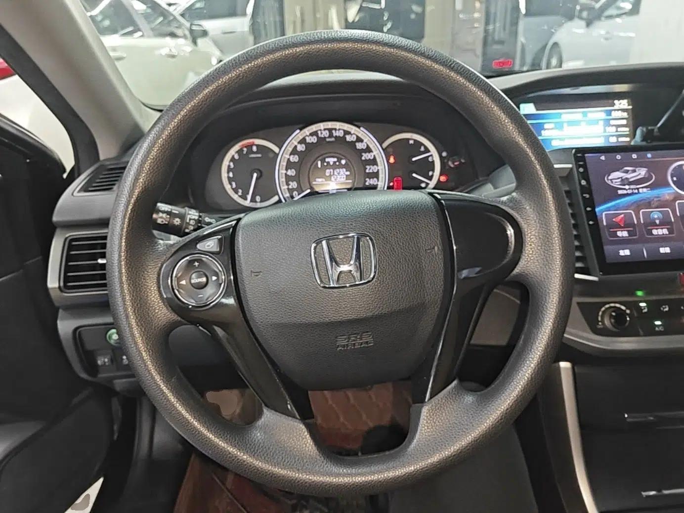 Honda Accord 2015 2.0L LX Comfort Edition — миниатюра 18