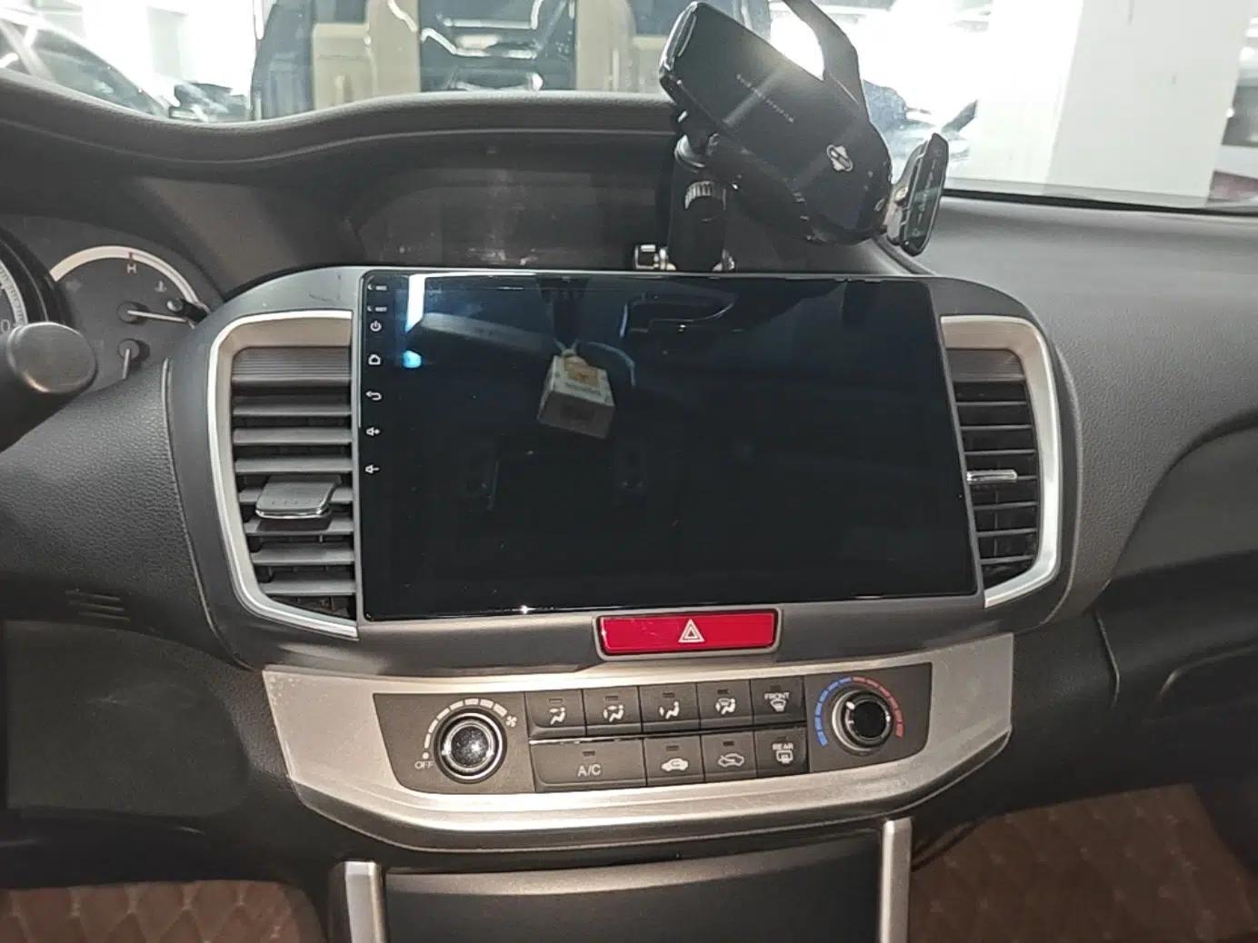 Honda Accord 2015 2.0L LX Comfort Edition — миниатюра 20