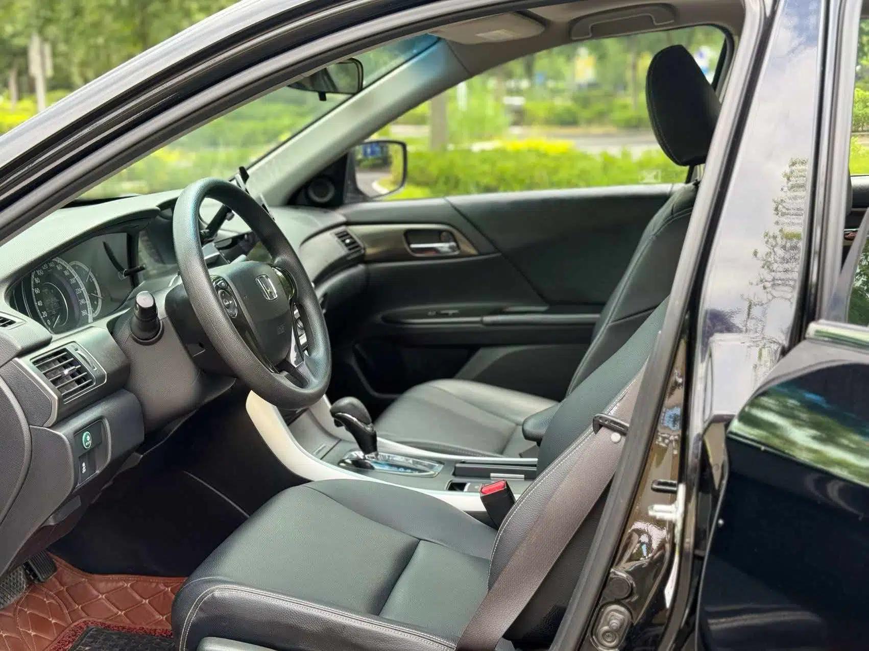 Honda Accord 2015 2.0L LX Comfort Edition — миниатюра 22
