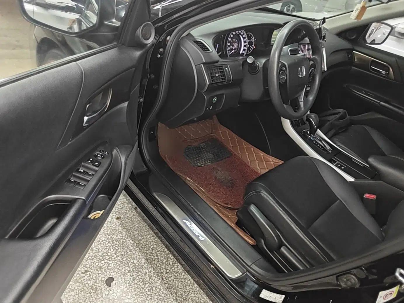 Honda Accord 2015 2.0L LX Comfort Edition — миниатюра 23