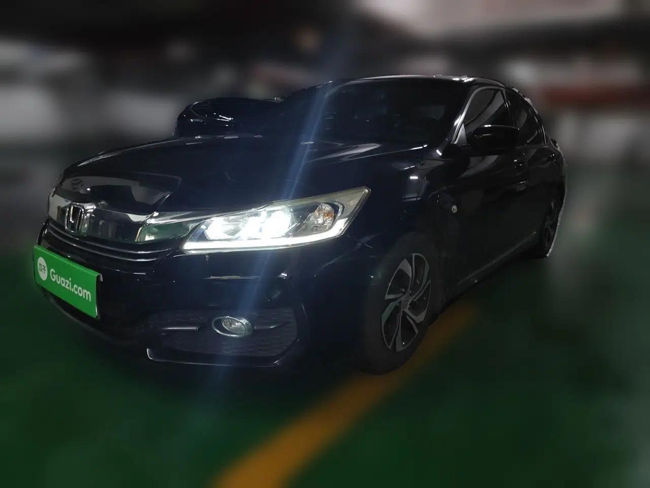 Honda Accord 2016 2.0L Comfort Edition — миниатюра 1