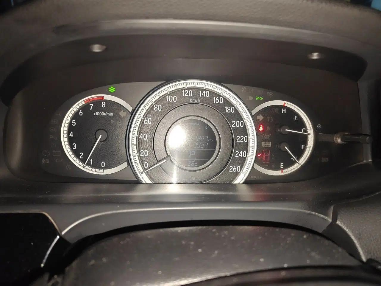 Honda Accord 2016 2.0L Comfort Edition — миниатюра 11