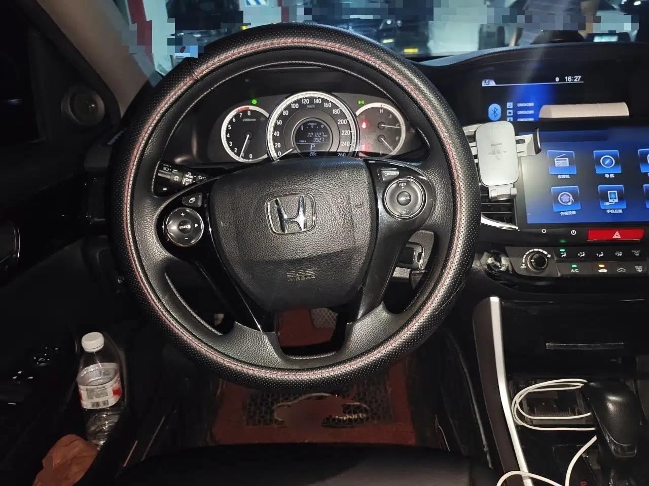 Honda Accord 2016 2.0L Comfort Edition — миниатюра 10