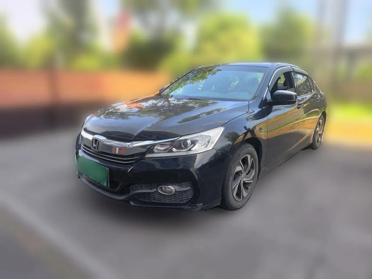 Honda Accord 2016 2.0L Luxury Edition — миниатюра 1