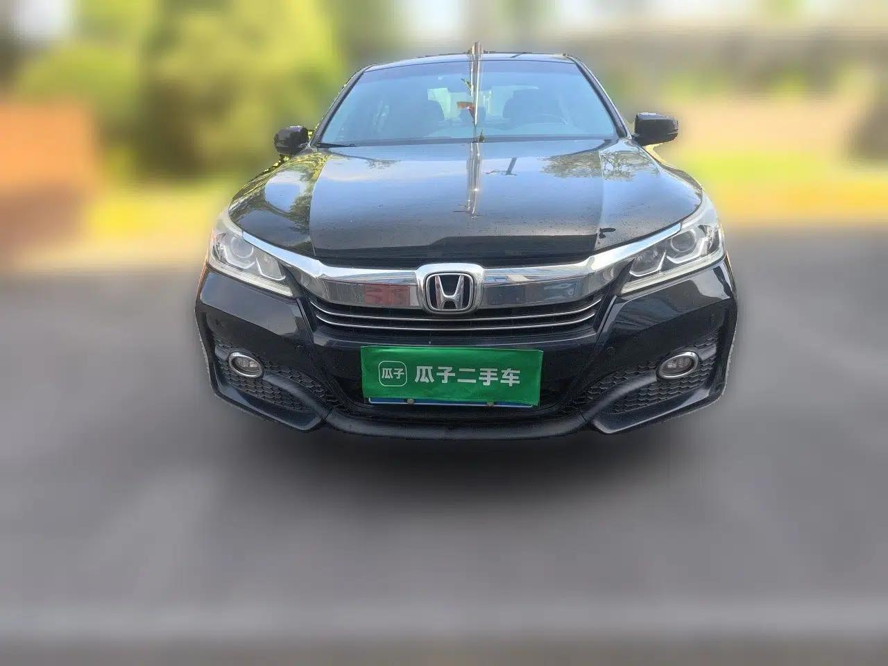 Honda Accord 2016 2.0L Luxury Edition — миниатюра 2