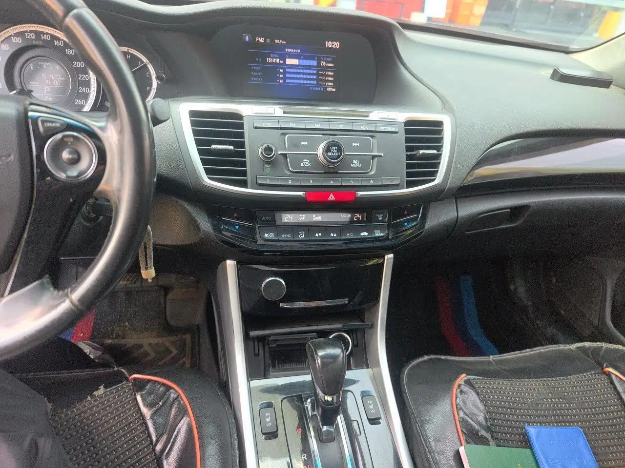 Honda Accord 2016 2.0L Luxury Edition — миниатюра 13