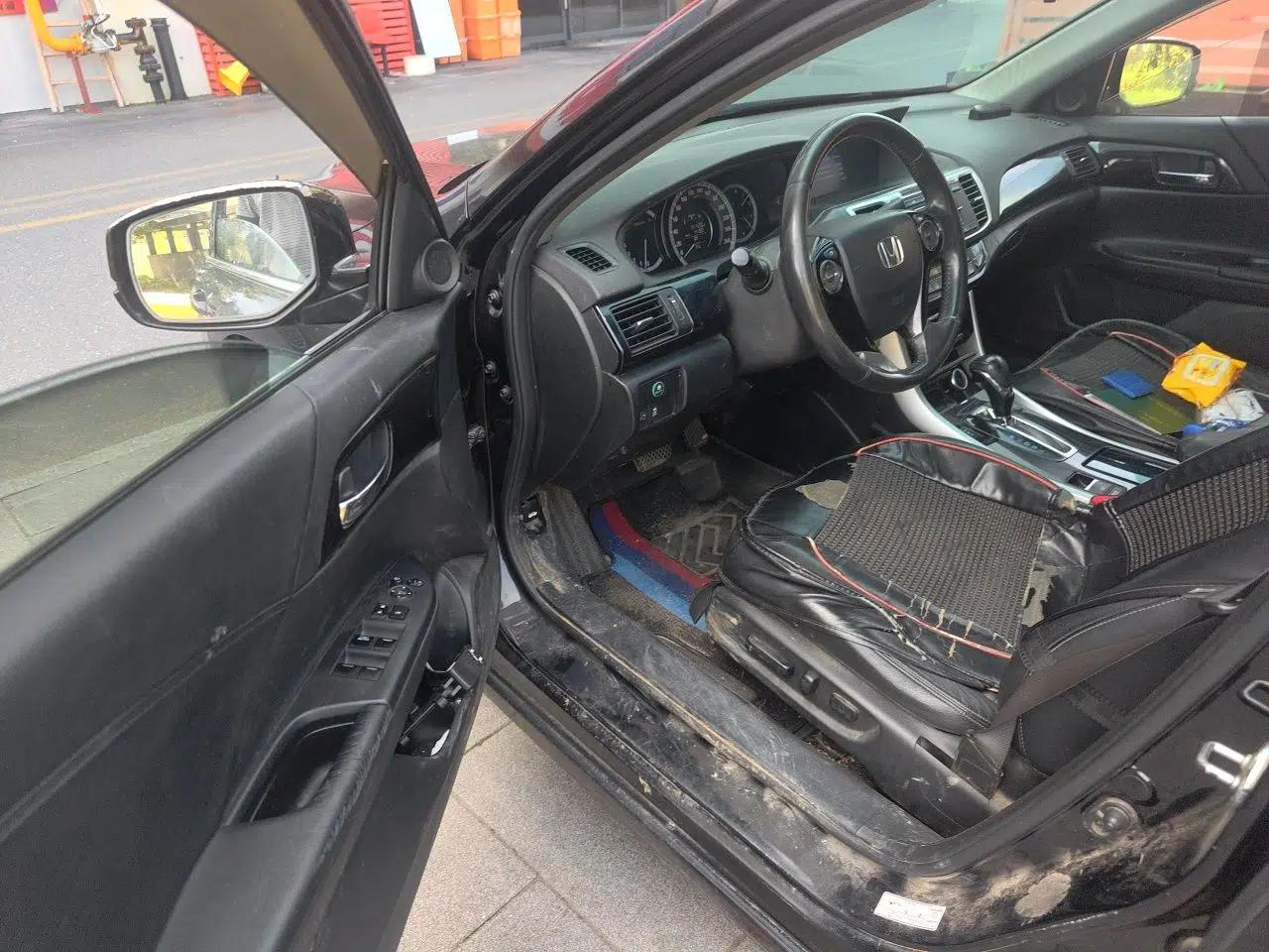 Honda Accord 2016 2.0L Luxury Edition — миниатюра 16
