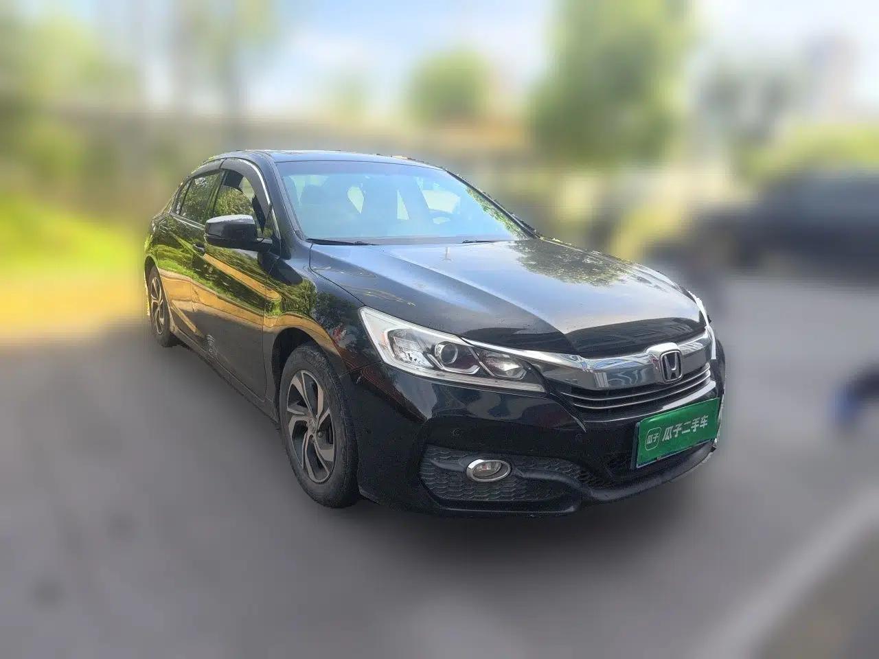 Honda Accord 2016 2.0L Luxury Edition — миниатюра 3