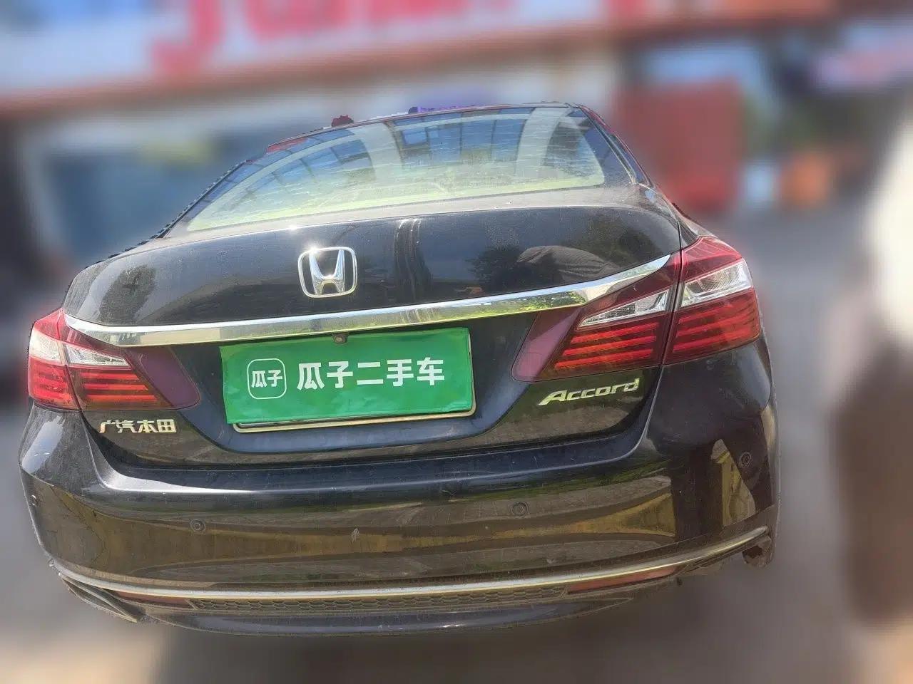 Honda Accord 2016 2.0L Luxury Edition — миниатюра 5