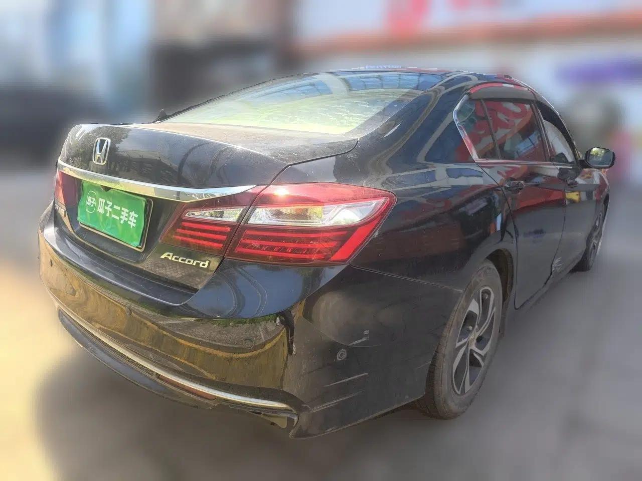 Honda Accord 2016 2.0L Luxury Edition — миниатюра 6