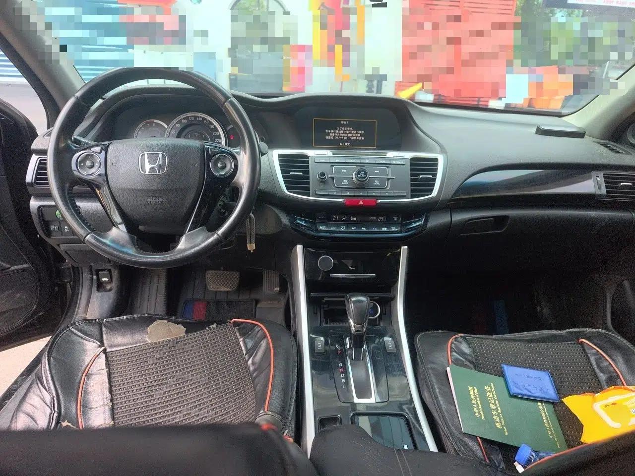 Honda Accord 2016 2.0L Luxury Edition — миниатюра 9