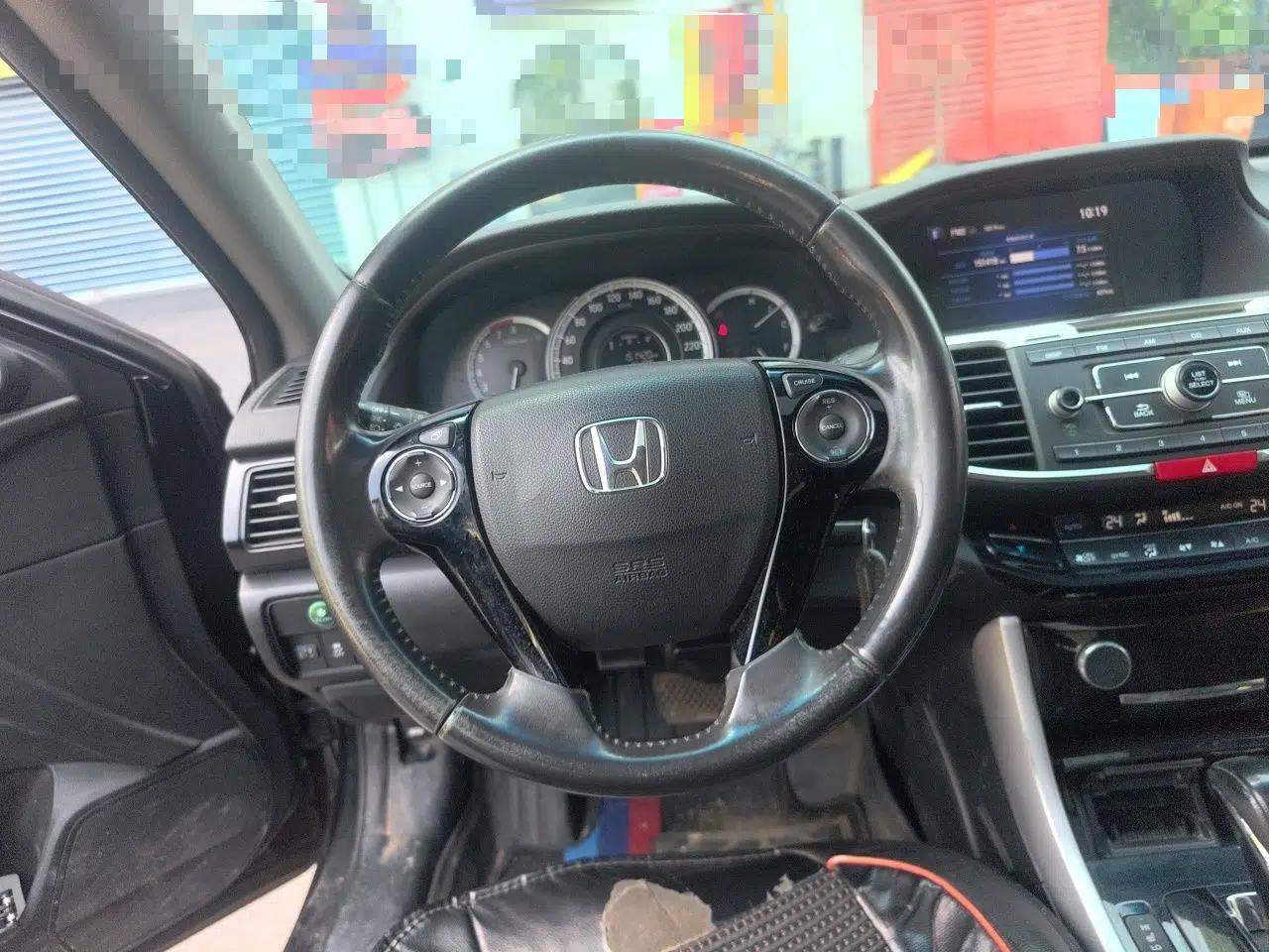 Honda Accord 2016 2.0L Luxury Edition — миниатюра 10