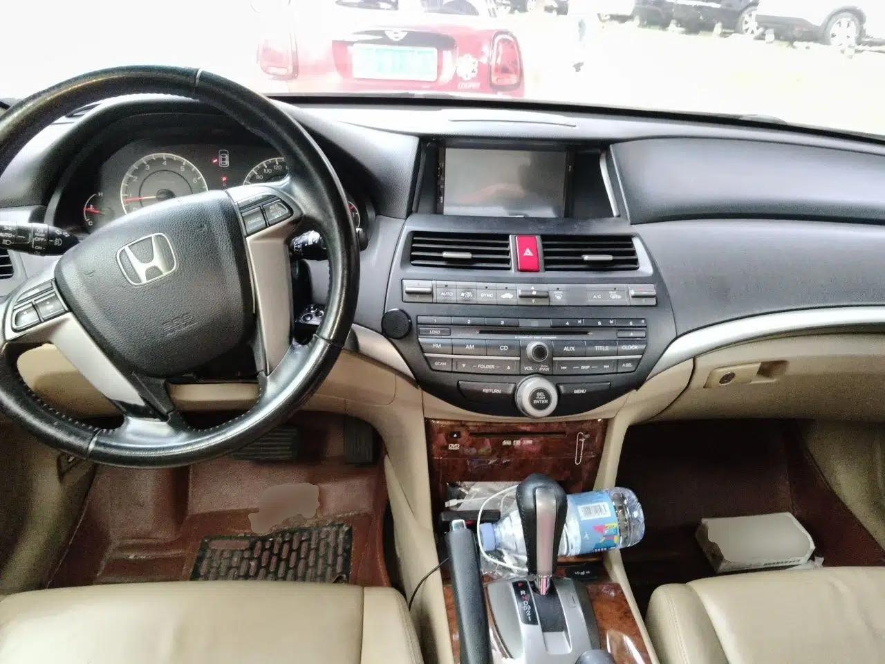 Honda Accord 2012 2.0L SE — миниатюра 9