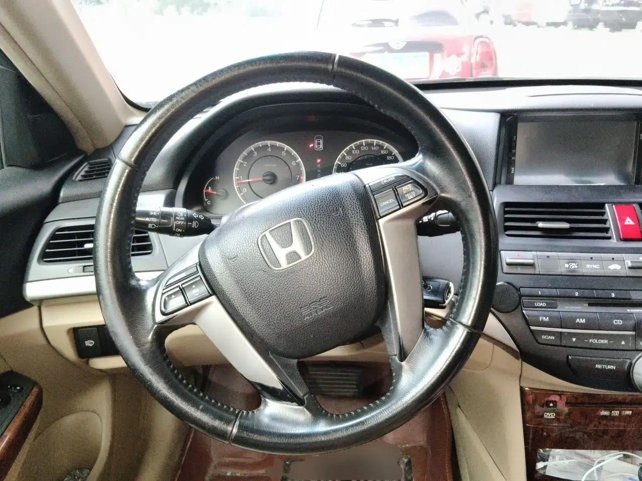 Honda Accord 2012 2.0L SE — миниатюра 10