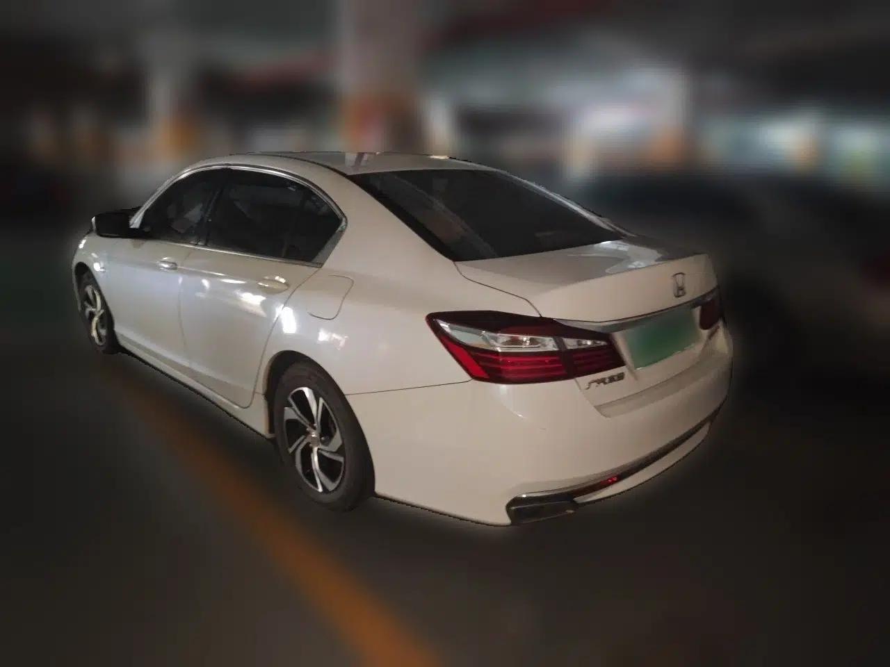 Honda Accord 2016 2.0L Comfort Edition — миниатюра 4